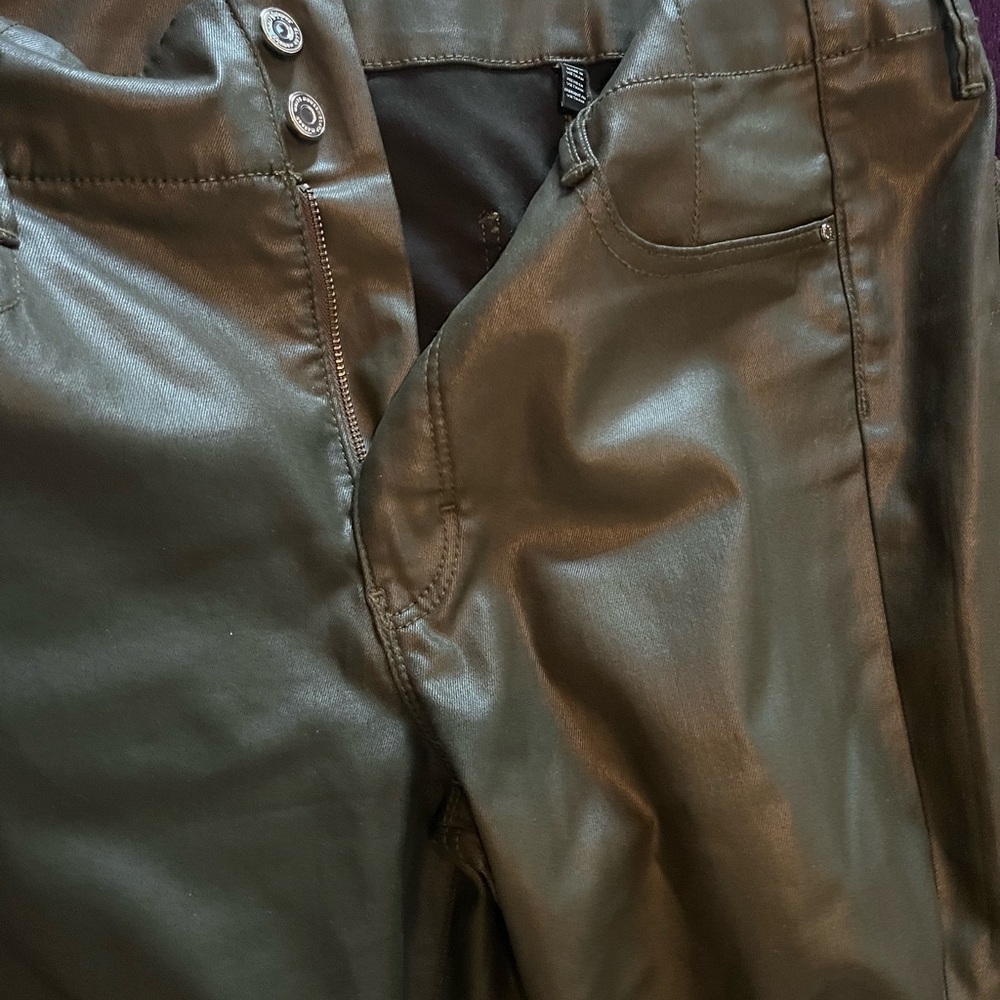 White House Black Market Men's Slim Faux Leather Jeans in Black - Picture 5 of 16